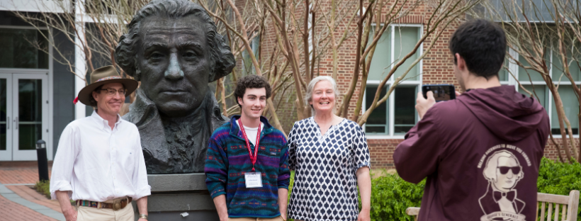 Admitted student photo in front of Hodson Hall