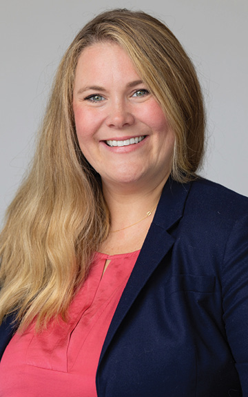 Portrait photo of Hillary Bitting