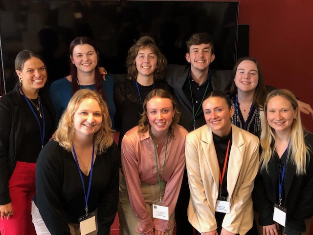 Washington College students who worked on Psi Chi-winning project pose for a group photo