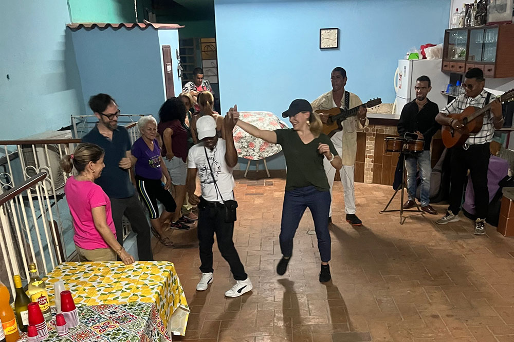 Alumni travel to Cuba